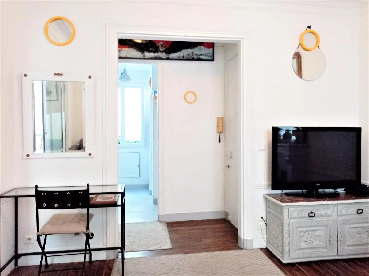 Notre Dame And River Seine Apartment Paris